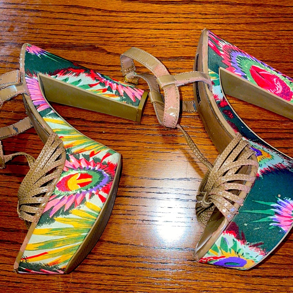 Shoe Republic LA multicolor platform heels Tan faux leather size 9